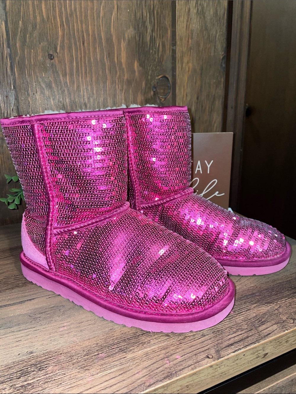UGG Australia Kids Pink Sequin Classic Short Sherpa lined Boots • Size 4